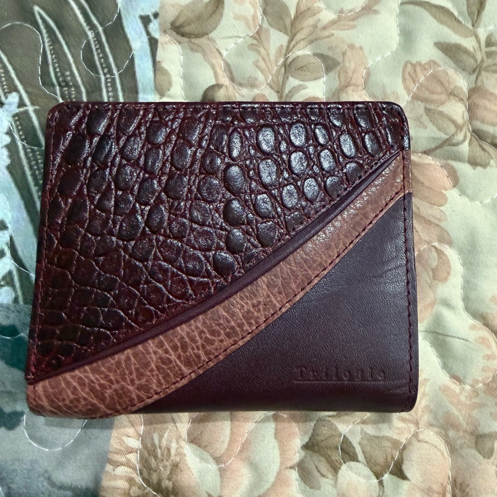Textured Tri-Tone Leather Bifold Wallet - Brown & Tan